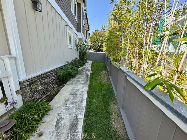 Detail Gallery Image 6 of 75 For 804 N Irena Ave #B,  Redondo Beach,  CA 90277 - 3 Beds | 2/1 Baths