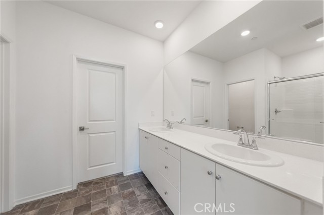 15901 Stresa Lane, Fontana CA: https://media.crmls.org/medias/8b340e59-f0a7-482a-809d-5ac10a0bad8f.jpg