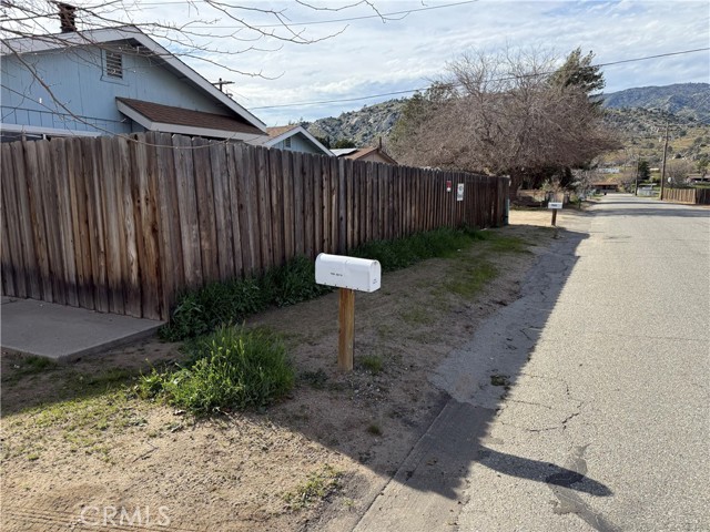 Detail Gallery Image 4 of 12 For 1906 Edith Ave, Lake Isabella,  CA 93240 - 3 Beds | 2 Baths