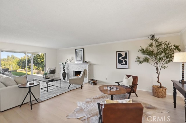 Detail Gallery Image 5 of 64 For 5932 Ellenview Ave, Woodland Hills,  CA 91367 - 5 Beds | 4 Baths