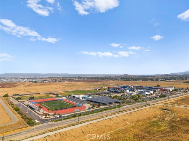 Detail Gallery Image 9 of 52 For 26535 Emperor Rd, Menifee,  CA 92585 - 5 Beds | 3 Baths
