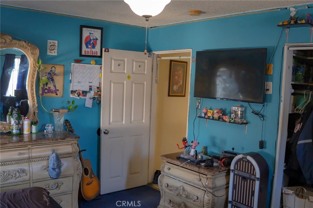 https://media.crmls.org/medias/8b369ca1-dc01-49b6-ba73-9757b00b7e67.jpg?preset=X-Large