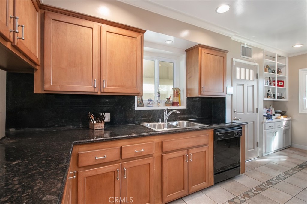 MLS #SR25262437 image #5