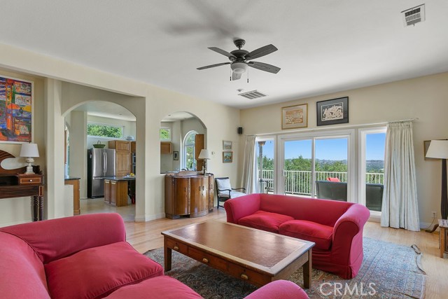 18380 Avenida Caleta, Murrieta CA: https://media.crmls.org/medias/8b3778ce-2523-4e6d-b678-16d14d10bb13.jpg