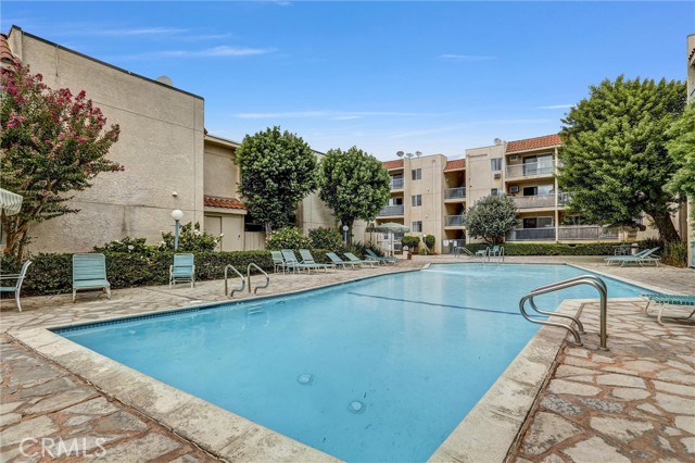 18307 Burbank Boulevard, Tarzana CA: https://media.crmls.org/medias/8b384443-ee6f-4767-945d-5f57a28a10fb.jpg