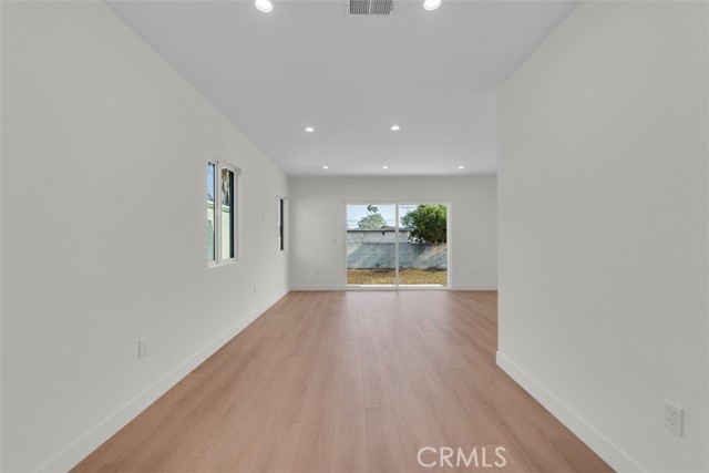 11240 Lull Street, Sun Valley CA: https://media.crmls.org/medias/8b38da6b-d463-447e-8150-22db87195309.jpg