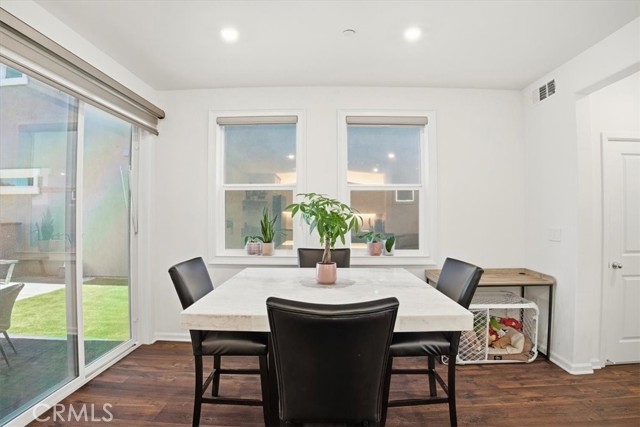 Detail Gallery Image 12 of 38 For 240 Tavern Creek, Palmdale,  CA 93551 - 3 Beds | 3 Baths