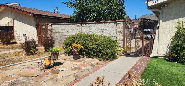 3350 Myrtle Avenue, Signal Hill CA: https://media.crmls.org/medias/8b3916cf-d7e8-47b3-9d98-2c8d65b3435a.jpg