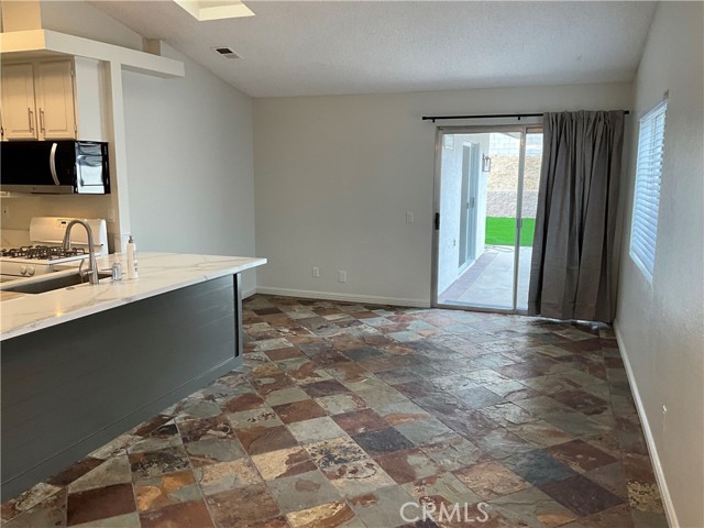 Detail Gallery Image 7 of 19 For 39513 Oak Cliff Dr, Temecula,  CA 92591 - 3 Beds | 2 Baths