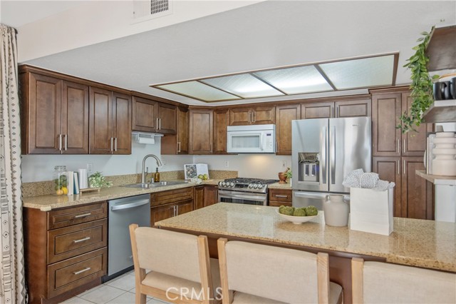 Detail Gallery Image 13 of 41 For 22810 Rio Chico Dr, Valencia,  CA 91354 - 4 Beds | 3 Baths