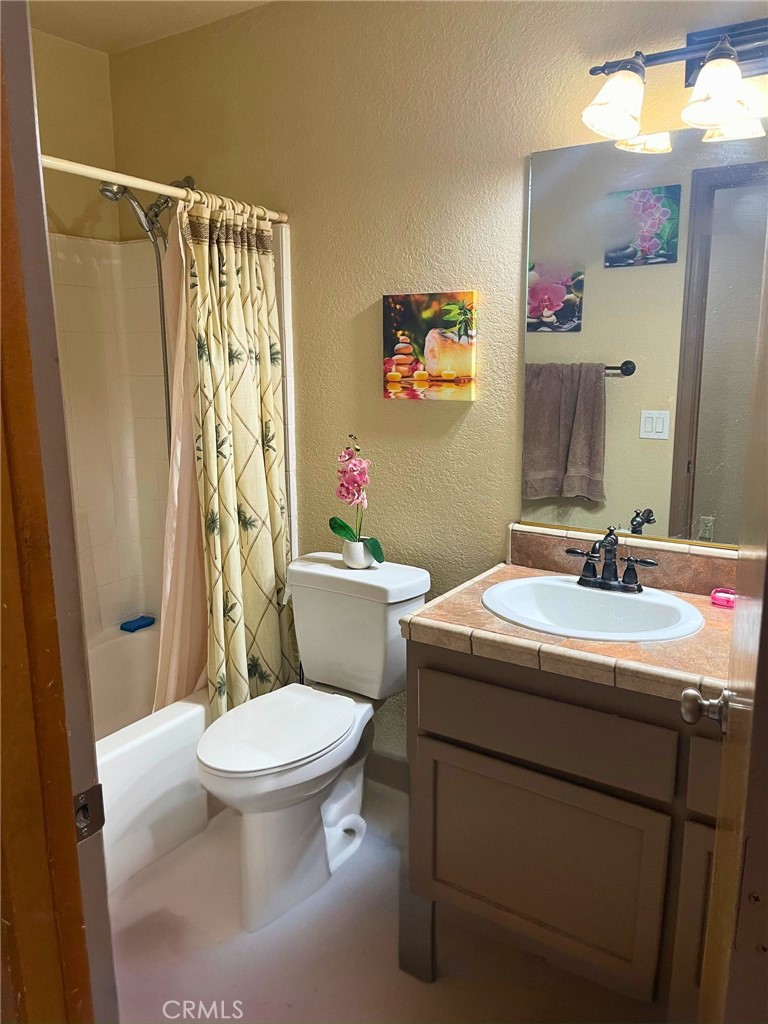 https://media.crmls.org/medias/8b3b3e19-24f2-41ad-9737-51d649772f12.jpg?preset=X-Large