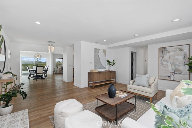 924 Avenida Presidio, San Clemente CA: https://media.crmls.org/medias/8b3b4132-4944-4d9d-92c0-1ea91836fbca.jpg