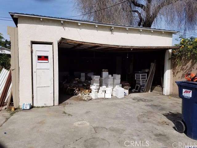 Oversized 2 car garage with rear bonus room