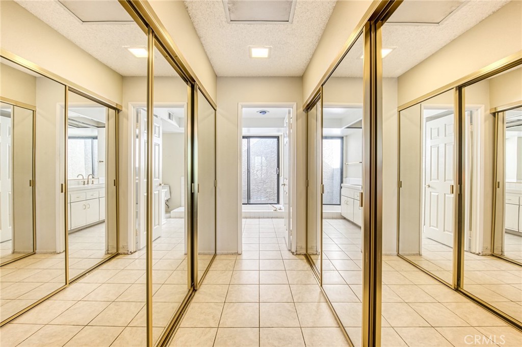 https://media.crmls.org/medias/8b3b7a8e-57ef-49f8-a923-cbe7c6e3e6a8.jpg?preset=X-Large