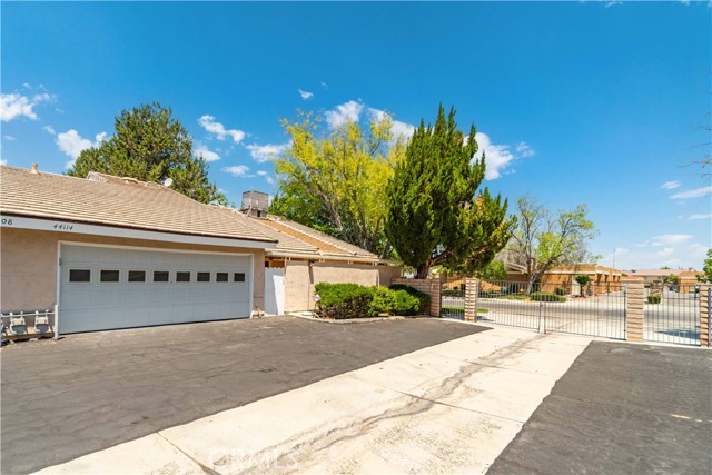44114 30th W Street, Lancaster CA: https://media.crmls.org/medias/8b3b8c00-229d-4f3f-9490-7329b6232d38.jpg