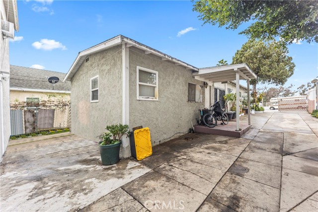 2424 West Boulevard, Los Angeles CA: https://media.crmls.org/medias/8b3bae3a-69fa-462b-a3ec-4e97869babda.jpg