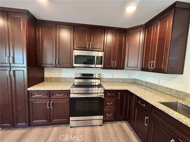 Detail Gallery Image 2 of 7 For 520 W Route 66 #C,  Glendora,  CA 91740 - 2 Beds | 1 Baths