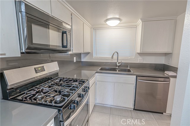 Detail Gallery Image 4 of 12 For 17847 Beneda Ln #20,  Canyon Country,  CA 91351 - 2 Beds | 2 Baths