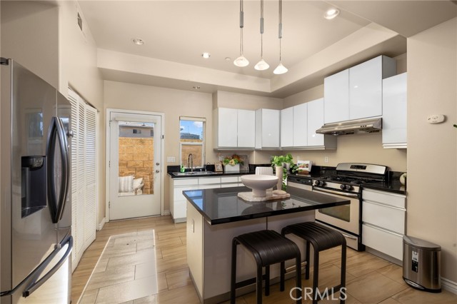 Detail Gallery Image 9 of 25 For 431 N Los Robles, Pasadena,  CA 91101 - 3 Beds | 2/1 Baths