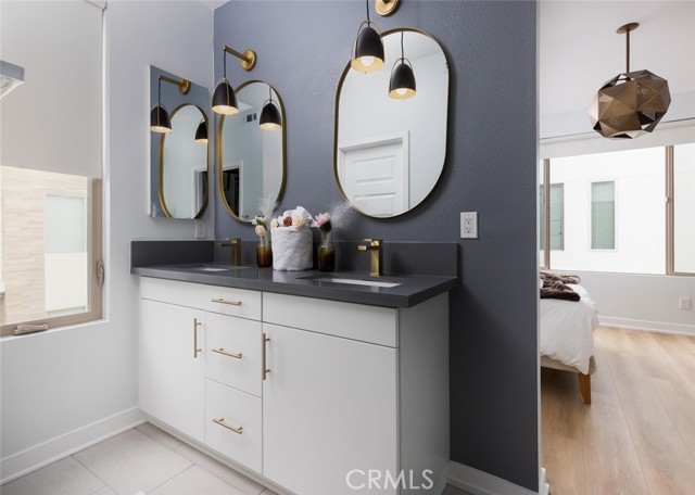 15 Ebb Tide Circle, Newport Beach CA: https://media.crmls.org/medias/8b3cdba4-c1b9-4854-9eb0-36f4acae9bb2.jpg