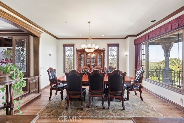 Detail Gallery Image 9 of 75 For 7008 Hawarden Dr, Riverside,  CA 92506 - 6 Beds | 5/1 Baths