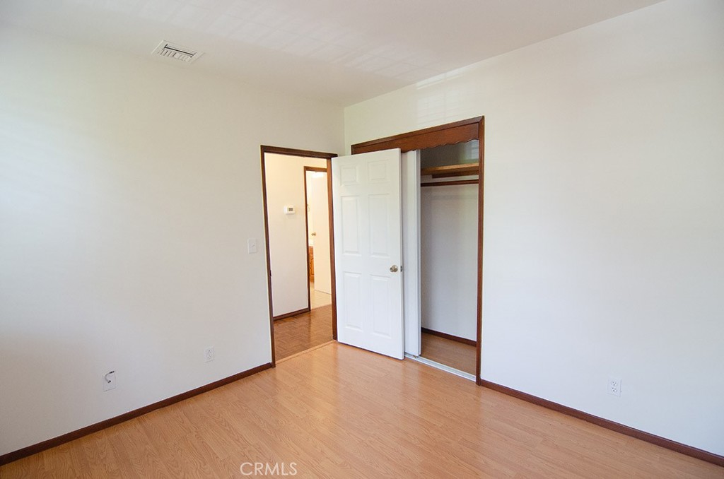 https://media.crmls.org/medias/8b3d88dc-eb6b-4501-8c59-8b65f970f02e.jpg?preset=X-Large