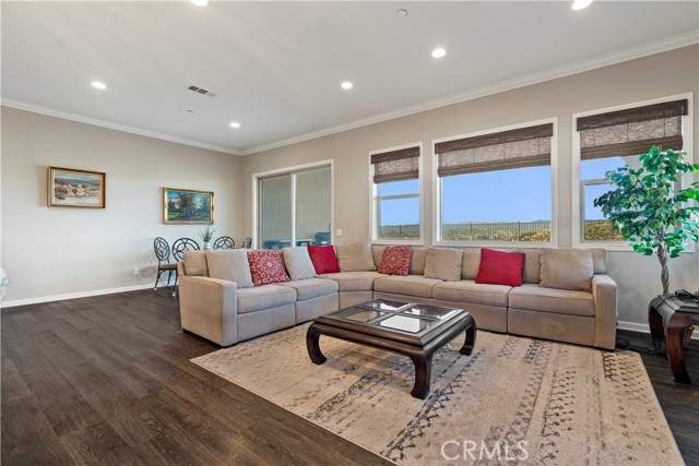 Detail Gallery Image 10 of 66 For 18619 Cedar Crest Dr, Canyon Country,  CA 91387 - 3 Beds | 2/1 Baths