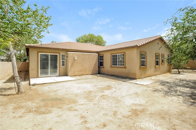 Detail Gallery Image 14 of 16 For 38725 Ambiente Ct, Palmdale,  CA 93552 - 4 Beds | 2/1 Baths