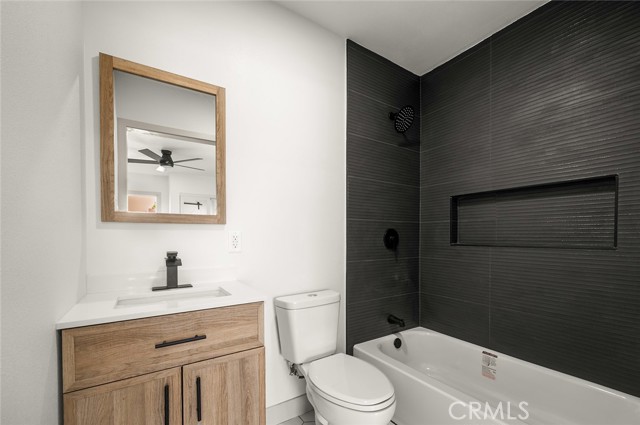 Detail Gallery Image 26 of 44 For 924 W Almond St, Compton,  CA 90220 - 3 Beds | 2 Baths