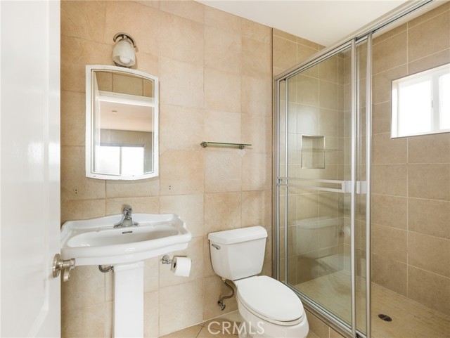 Detail Gallery Image 14 of 28 For 4243 W 176th St, Torrance,  CA 90504 - 4 Beds | 3/1 Baths