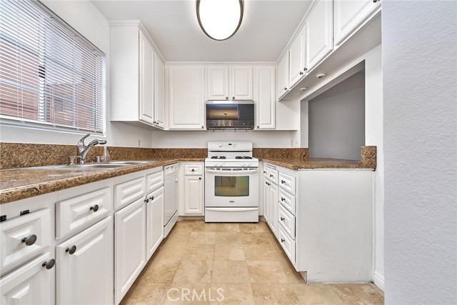 3101 Plaza Del Amo, Torrance CA: https://media.crmls.org/medias/8b40e9e2-a1a8-4208-be00-3a35e2371513.jpg