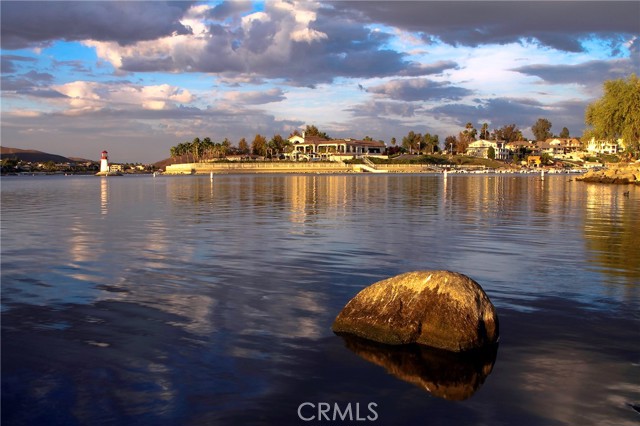 22054 Treasure Island Drive, Canyon Lake CA: https://media.crmls.org/medias/8b41df99-399b-423c-af5c-f5dc5e890006.jpg