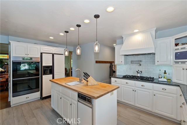 27781 St Bernard Lane, Lake Arrowhead CA: https://media.crmls.org/medias/8b41e24a-1aa5-4d28-b29a-c6813a522290.jpg
