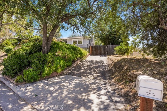 22960 Crespi Street, Woodland Hills CA: https://media.crmls.org/medias/8b431384-39d4-44d2-bce1-313fd9a5e16a.jpg