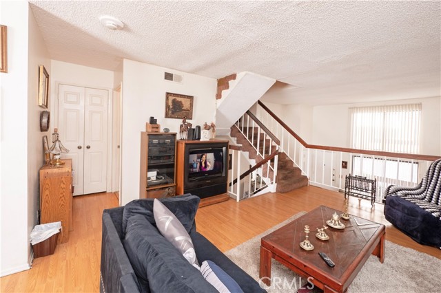 Detail Gallery Image 13 of 47 For 1925 E Huntington Dr #E,  Duarte,  CA 91010 - 3 Beds | 2/1 Baths