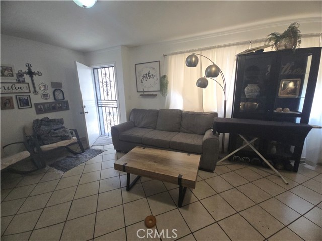 5526 Clara Street, Bell Gardens CA: https://media.crmls.org/medias/8b437ad6-40f2-4ba4-9039-9fcf6f5257be.jpg