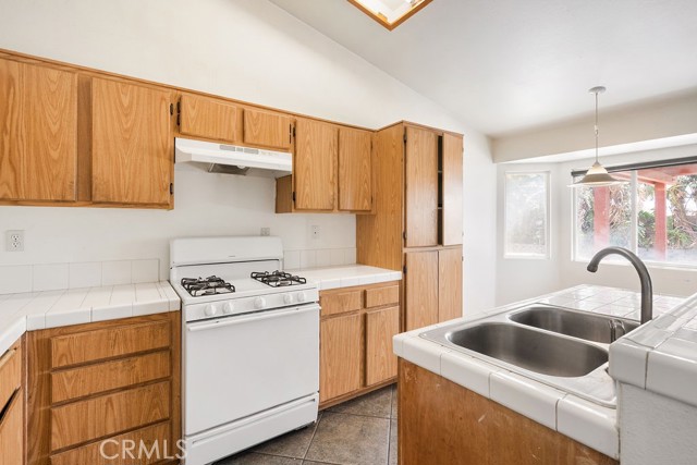 Detail Gallery Image 8 of 33 For 16205 Seville Ave, Fontana,  CA 92335 - 4 Beds | 2 Baths