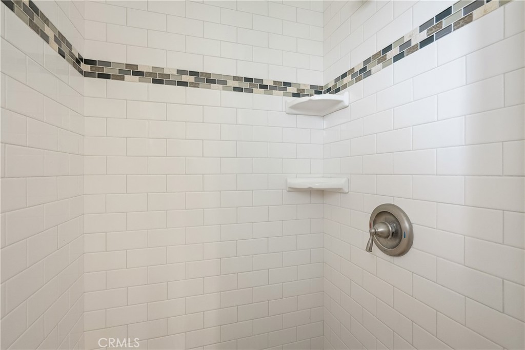 https://media.crmls.org/medias/8b4577af-e69c-46ce-ae0c-b0116208a76b.jpg?preset=X-Large