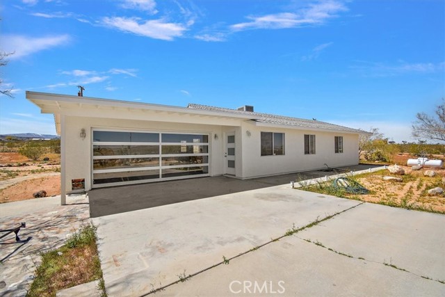 Detail Gallery Image 1 of 27 For 130 Delgada Ave, Yucca Valley,  CA 92284 - 3 Beds | 2 Baths