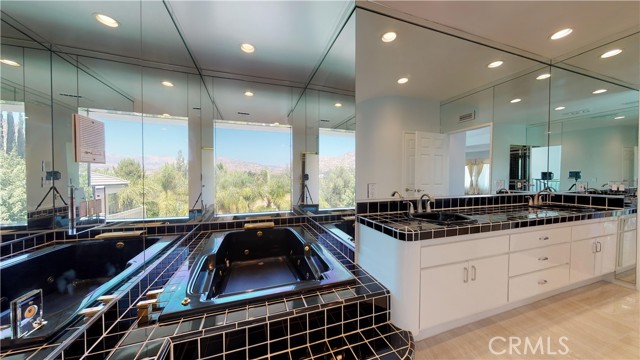 22500 N Summit Ridge Circle, Chatsworth CA: https://media.crmls.org/medias/8b4592f0-d4f8-4e69-b2ef-19c0345e81d4.jpg