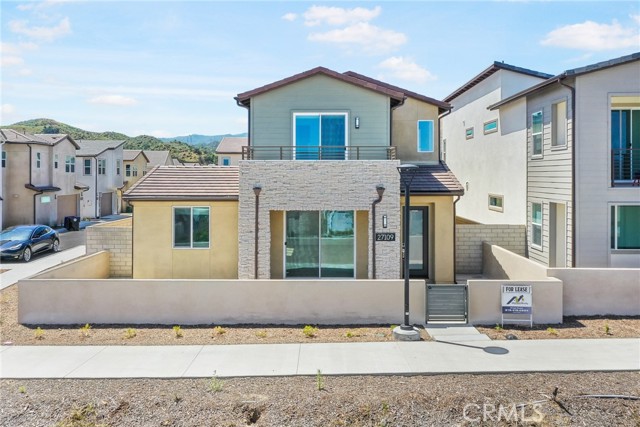 Detail Gallery Image 1 of 28 For 27109 Tamarack Ln, Valencia,  CA 91381 - 4 Beds | 2/1 Baths