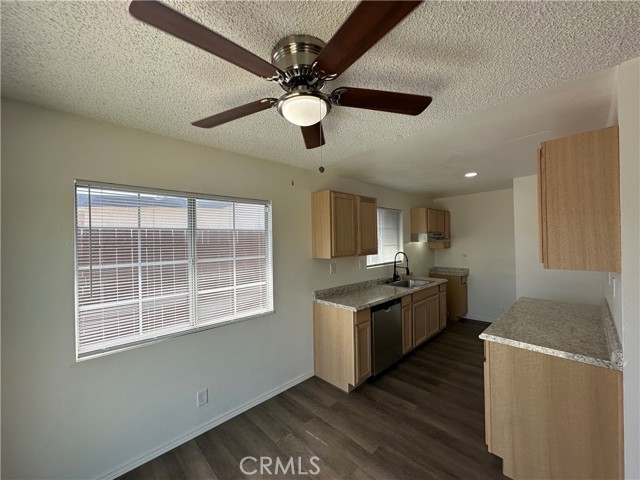 38726 E 31st E Street, Palmdale CA: https://media.crmls.org/medias/8b462bab-e4e9-4330-aa53-c2c731544880.jpg