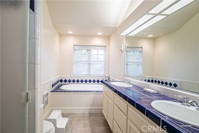 Detail Gallery Image 27 of 36 For 6525 Lakeville Hwy, Petaluma,  CA 94954 - 4 Beds | 3/1 Baths