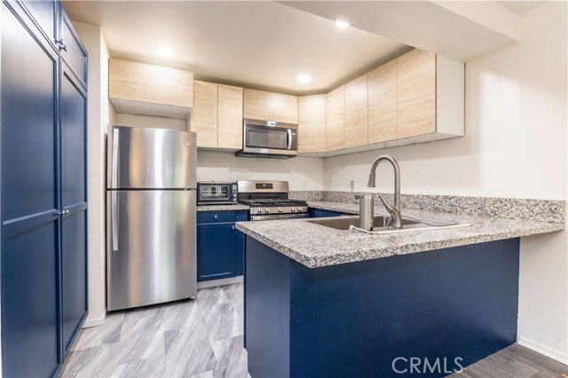 Detail Gallery Image 3 of 31 For 15786 Midwood, Granada Hills,  CA 91344 - 3 Beds | 3 Baths