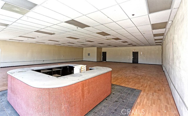 13534 Navajo Road, Apple Valley, California 92308, ,Commercial Lease,For Rent,13534 Navajo Road,CRHD25069136