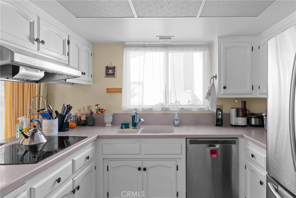 https://media.crmls.org/medias/8b48a484-a3cb-4c86-a5c3-c88e573922e4.jpg?preset=X-Large