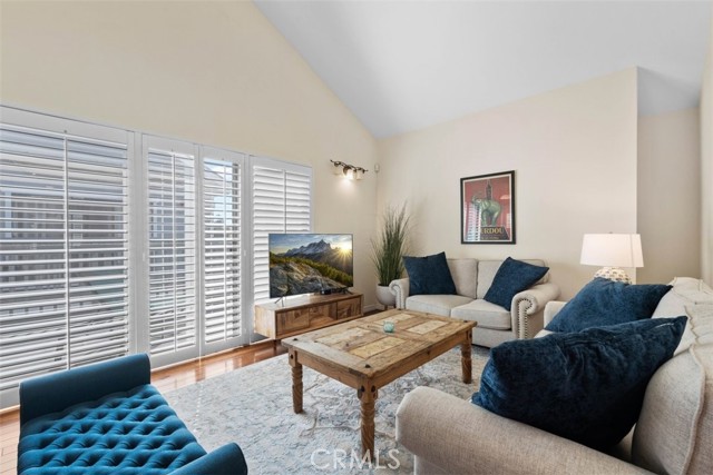221 Violet Avenue, Monrovia CA: https://media.crmls.org/medias/8b48c40e-29ba-428f-9878-01e324163d25.jpg