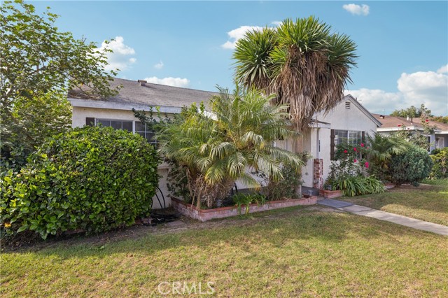 Detail Gallery Image 4 of 42 For 8612 Stewart and Gray Rd, Downey,  CA 90241 - 2 Beds | 2 Baths