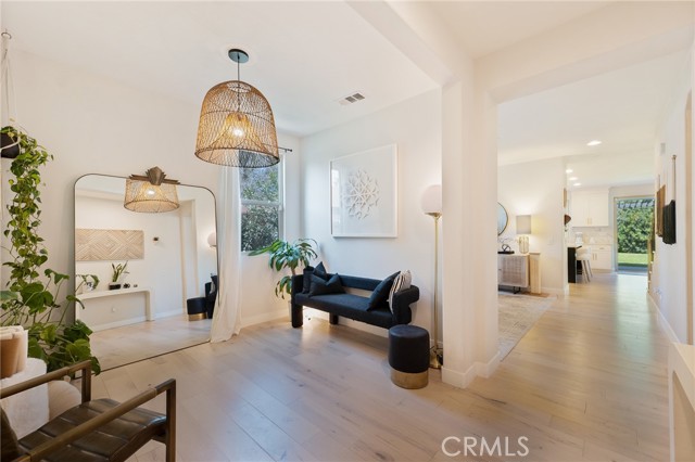 Detail Gallery Image 3 of 37 For 17065 Cantlay, Lake Balboa,  CA 91406 - 4 Beds | 3 Baths