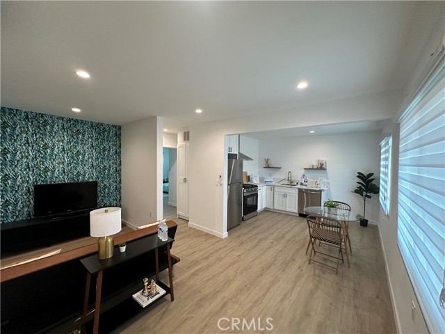 Detail Gallery Image 3 of 15 For 3160 Warwick Ave #4,  Los Angeles,  CA 90032 - 2 Beds | 1 Baths